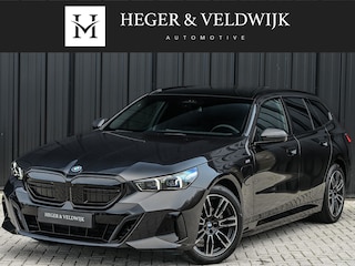 BMW 5-serie Touring 530e xDrive · M-Sport · Shadow Line · Panoramadak · Harman/Kardon · 360 Camera · Comfort Access · Stoel- en Stuurverwarming · Active Cruise · Ambiance · El. trekhaak