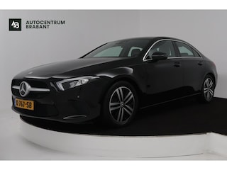 Mercedes-Benz A-klasse 180 Business Solution Luxury (SFEERVERLICHTING, STOELVERWARMING, CAMERA, CRUISE CONTROL, SENSOREN)