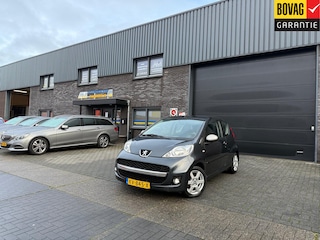 Peugeot 107 1.0-12V XS | 1E EIGENAAR | 12MND GARANTIE | AUTOMAAT | AIRCO | STOELVERWARMING | TREKHAAK | LEDER | LMV |