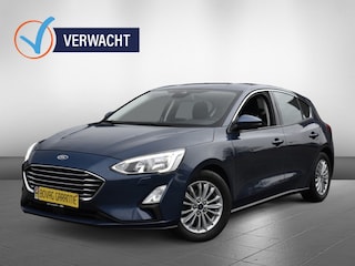 Ford Focus hatchback/sedan Titanium Design/ stoelverwarming/ voorruit verwarming/ lichtmeta