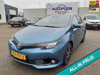 Toyota Auris Touring Sports 1.8 Hybrid Dynamic Ultimate nette in Nederland nieuw geleverde goed onderhouden Auris met trekhaak!