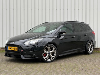Ford Focus Wagon 2.0 EcoBoost ST-3|Recaro|Winter-pack|Bliss|Leder