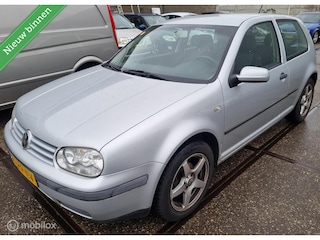 Volkswagen Golf 1.6-16V Airco elektrische ramen