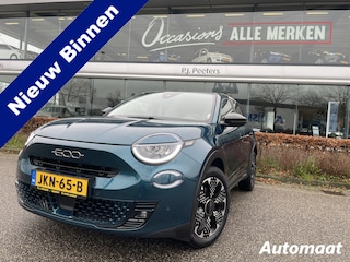 Fiat 600 1.2 Hybrid La Prima 136 pk Achteruitrijcamera - Airco - Apple carplay - Bluetooth - Cruise control - Navigatiesysteem - Parkeersensoren voor en achter -  Dodehoek detector - Keyless start and entry - Voorstoelen verwarmd - Mistlampen voor - Stuur multifunctioneel - stuur leder - Voorstoelen met massagefunctie