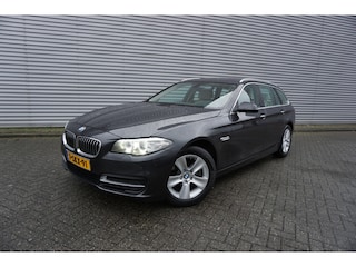 BMW 5-serie Touring 520i High Luxury Edition AUTOMAAT / Led / Cruise / Leder / Elek. Trekhaak / Lm velgen