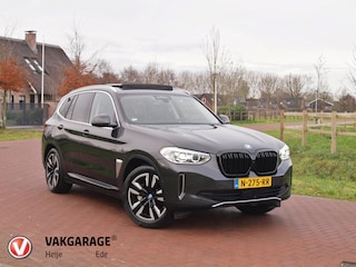 BMW iX3 Executive 80 kWh | Panoramadak | Camera | Sfeerverlichting | Apple Carplay |