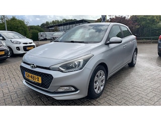 Hyundai i20 1.2 HP i-Motion Airco | Bluetooth | Lm velgen | zomer en winterbanden