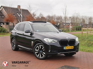 BMW iX3 Executive 80 kWh | Panoramadak | Camera | Apple Carplay | Sfeerverlichting |
