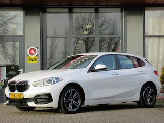 BMW 118i | Climate-Airco | Apple Carplay | Parkeercamera | Incl. BOVAG Garantie | 1ste Eigenaar | DAB+ Radio |