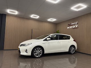 Toyota Auris 1.8 Hybrid Executive * Dealer onderhouden / Navigatie / Stoelverwarming / Camera *
