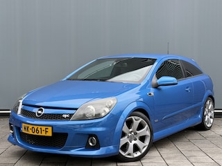 Opel Astra GTC BWJ 2009 | 2.0 T 241PK OPC | CLIMA | CRUISE | SPORTSTOELEN | NAVIGATIE | PDC | PRIVACY GLASS