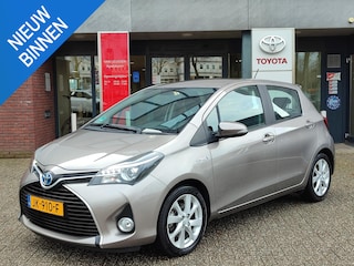 Toyota Yaris 1.5 Hybrid DYNAMIC TREKHAAK KEYLESS NAVI CAMERA CLIMA BLUETOOTH CRUISE NL-AUTO