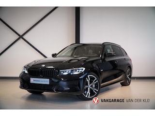 BMW 3-serie Touring 330e xDrive Sport Line | Camera | Shadow | Sportstoel | Sfeerverlichting | Stoelverwarming | 18" |