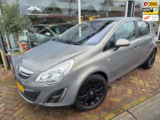 Opel Corsa 1.4-16V Cosmo,volautomaat,navi,telefoon