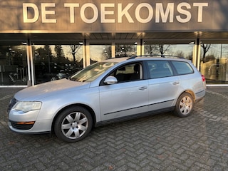 Volkswagen Passat 2.0 FSI AUTOMAAT / CLIMAT / TREKHAAK / EXPORT / APK 06-2026
