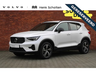 Volvo XC40 B4 Plus Dark | Verwarmbare Voorstoelen en Stuurwiel | Semi-Elektrische Trekhaak | Verwarmbare Voorruit | Premium Audio by Harman Kardon | Adaptieve Cruise Control | Park Assist