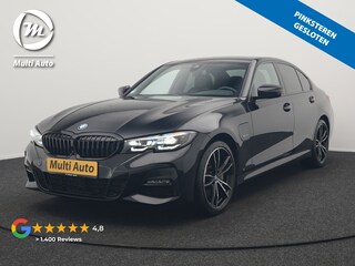 BMW 330e M Sport Plug In Hybrid 293pk Dealer O.H. PHEV | Adaptief Onderstel | Sfeerverlichting | Alcantara Sportstoelen Verwarmd | Virtual | Apple Carplay | Navigatie | DAB | 19"L.M |