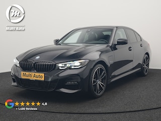 BMW 330e M Sport Plug In Hybrid 293pk Dealer O.H. PHEV | Adaptief Onderstel | Sfeerverlichting | Alcantara Sportstoelen Verwarmd | Virtual | Apple Carplay | Navigatie | DAB | 19"L.M |