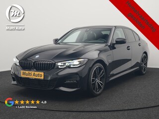 BMW 330e M Sport Plug In Hybrid 293pk Dealer O.H. PHEV | Adaptief Onderstel | Sfeerverlichting | Alcantara Sportstoelen Verwarmd | Virtual | Apple Carplay | Navigatie | DAB | 19"L.M |