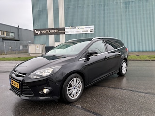 Ford Focus Wagon 1.0i EcoBoost Titanium 101 PK. Mooie,zuinige en zeer betrouwbare auto van de tweede eigenaar !!! Distributieriem en waterpomp vervangen bij 147.000 KM in juli 2023 !!
