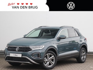 Volkswagen T-Roc Life Edition 1.0 TSI 116pk | Trekhaak | Achteruitrijcamera | Parkeersensoren | 17" velgen |