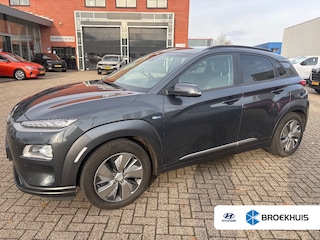 Hyundai Kona EV Premium 64 kWh | NL-AUTO! | TREKHAAK | CAMERA | ADAPTIVE CRUISE | DEALER OH! | STANDKACHEL | DODE HOEK | STOELVERWARMING | PRACHTIGE STAAT!