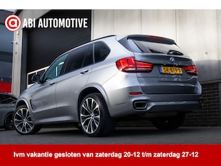 BMW X5 xDrive30d 259 pk High Executive M-Sportpakket / Pano-Dak/ Harman&Kardon/ Luxe-Leder/ Sport-Stoelen/ Stoel.Verw/ 360-Camera/ Trekhaak/ 21'' LMV