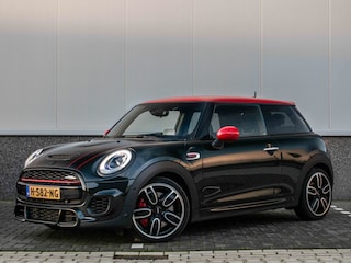 Mini John Cooper Works 2.0 Chili 232pk | Harman Kardon | Stoelverwarming | Achteruitrijcamera | Alcantara | Cruise Control | Climate Control |