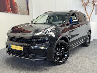 Lynk & Co 01 1.5 BLACK LINE PREMIUM TREKHAAK AFNEEMBARE KOGEL 100 STUKS OP VOORRAAD ! VOL OPTIES ! 360 CAMERA ADAPTIVE CRUISE CONTROL PANORAMA SCHUIF/KANTELDAK APPLE CARPLAY/ANDROID RIJSTROOKSENSOREN ZEER MOOI !! Brgl