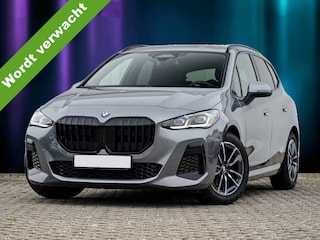 BMW 2-serie Tourer 218i M Sport Trekhaak Panoramadak Stuurwielverwarming Stoelverwarming Keyless Entry