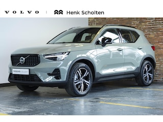 Volvo XC40 B4 Plus Dark | Verwarmbare Voorstoelen en Stuurwiel | Semi-Elektrische Trekhaak | Verwarmbare Voorruit | Premium Audio by Harman Kardon | Adaptieve Cruise Control | Park Assist