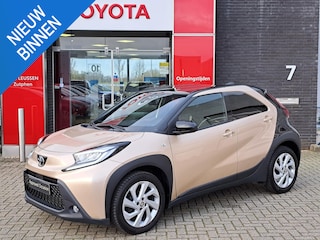 Toyota Aygo Envy Automaat PDC ACHTER CAMERA STOELVERWARMING NAVI APPLE CAR PLAY/ANDROID AUTO
