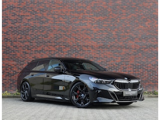 BMW 5-serie Touring 550e xDrive | M performance - Pano - B&W - Trekhaak