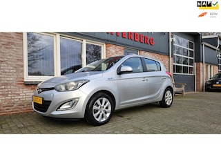 Hyundai i20 1.2i i-Deal Trekhaak! Airco! NAP! Nette Auto! 5-Deurs! Lichtmetalen Velgen!