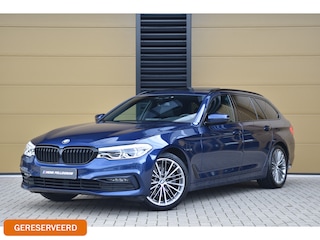 BMW 5-serie Touring 520i Corporate Lease High Executive * Panoramadak * Trekhaak * 19 Inch lm * Camera *