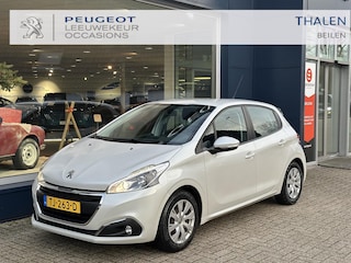 Peugeot 208 1.2 Blue Lion 82 PK | Complete Uitvoering | Navigatie | Airco | Cruise Control | LED Dagrijverlichting | Parkeersensoren | Midden Armsteun | All Season Banden | Apple Carplay & Android Auto | Dakspoiler | Mistlampen | Elektrisch Pakket