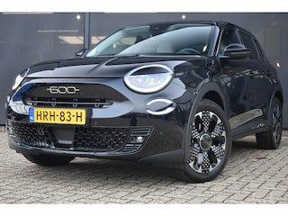 Fiat 600 1.2 Hybrid La Prima 8 Jaar Garantie! | Vol-Leder | Adaptive Cruise | Massage | Elektr. Achterklep | Elektr. Stoelen | Stoelverwarming | !!
