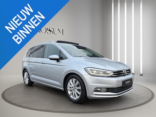 Volkswagen Touran 1.4 TSI Highline 7p | Panoramadak | Camera | Wegklaptrekhaak | Comfortstoelen en Verwarmd | Ketting vernieuwd !