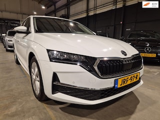 Skoda Octavia 1.5 TSI MHEV Business - Navi - CarPlay - Camera - Adapt Cr - Climate - Stoelverw - Keyless - Incl BTW
