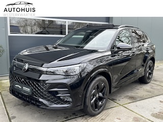 Volkswagen Tiguan 1.5 272pk eHybrid R-Line Edition Black Black Style Trekhaak 360Camera Head-Up Navigatie Massage Stoelverwarming Panoramadak