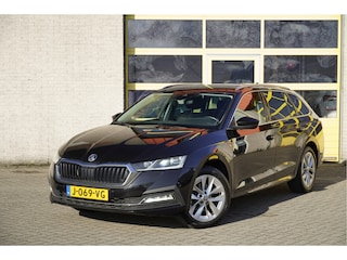 Skoda Octavia Combi 1.5 TSI 150PK! First Edition BJ2020 Lmv 17" | Led V+A | Pdc | Navi | Keyless entry | Elek. trekhaak | Elek. achterklep | Dynamische knipperlichten | App-Connect | Virtual cockpit | Climate control | Cruise control | Verwarmde voorstoelen | Nw-model!