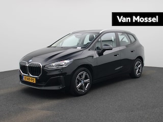 BMW 2-serie Tourer 230e xDrive | AUTOMAAT | TREKHAAK | HEAD-UP DISPLAY | 360 CAMERA | NAVIGATIE | MEMORY STOELEN | STOELVERWARMING |