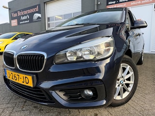 BMW 2-serie Tourer 218i Sport 7 pers met parkeersensoren en navigatie en bluetooth telefoon / media en airco