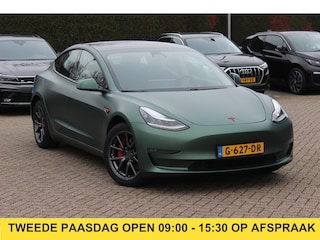 Tesla Model 3 Long Range AWD 75 kWh / NIEUWE BATTERIJ / SOH 88,4% / Trekhaak / Autopilot / Panoramadak / Camera / Leder / 19'' / Leder / Premium Audio /