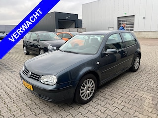 Volkswagen Golf 1.6-16V