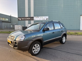 Hyundai Tucson 2.0i Active 142 PK. Als nieuw rijdende inruilauto met nieuwe APK !!! Distributieriem en waterpomp vervangen bij 183.000 KM !!