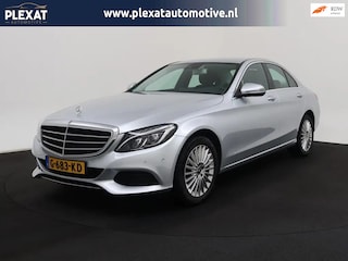 Mercedes-Benz C-klasse 180 Premium Plus Aut. | Stoelverwarmd | Dodehoek | Lederen Dashboard | 55.000KM | Sportstoelen | Trekhaak |