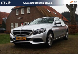 Mercedes-Benz C-klasse 180 Premium Plus Aut. | Stoelverwarmd | Dodehoek | Lederen Dashboard | 55.000KM | Sportstoelen | Trekhaak |