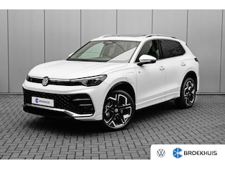 Volkswagen Tiguan R-Line Edition - eHybrid | 'App-Connect' draadloze smartphone integratie | Automatische afstandsregeling (Adaptive Cruise Control) | Digital Cockpit Pro (26 cm)