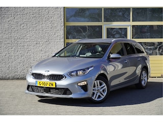 Kia Ceed Sportswagon 1.0 T-GDi DynamicPlusLine BJ2020 Lmv 16" | Led | Pdc | Navi | Achteruitrijcamera | Climate control | Cruise control | Verwarmd stuurwiel | Verwarmde voorstoelen | Leder/stof bekleding | Extra getint glas